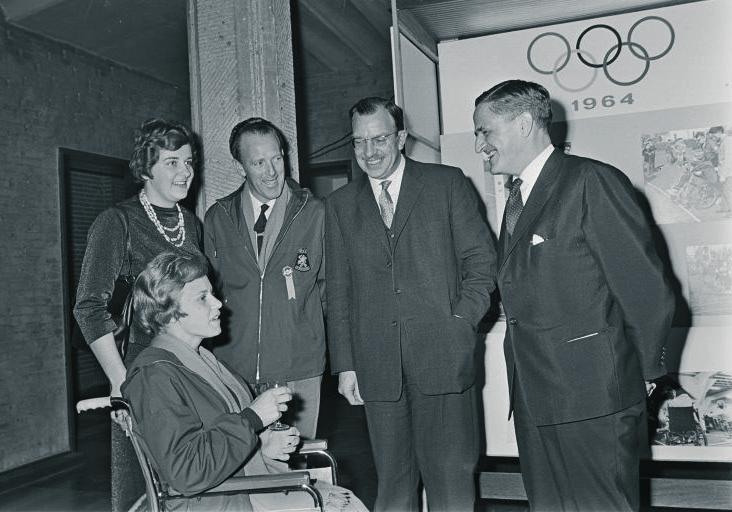 rolmodel Elka Gaarlandt bij de uitreiking van Sportman en Sportvrouw van het Jaar 1964, Hilversum.