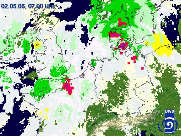 De DWD heeft ook nog een kaart waarop de mate bewolking, de intensiteit van de neerslag en de