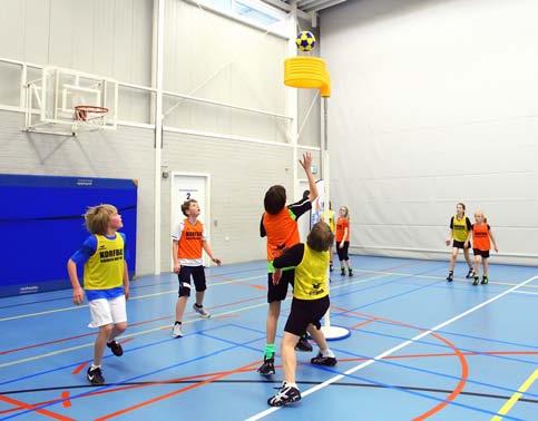 Basisonderwijs Schoolkorfbaltoernooi >> SCHOOLKORFBAL TOERNOOI Traditioneel organiseren veel korfbalverenigingen jaarlijks een schoolkorfbaltoernooi.