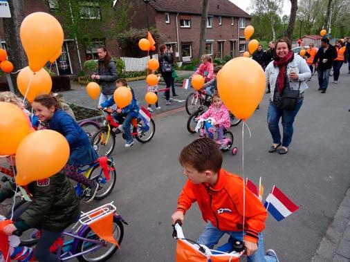 00 uur: Fietsversieren op het terrein van de moestuin! Materialen voor het versieren worden gratis ter beschikking gesteld zoals gekleurd papier, vlaggetjes en ballonnen.