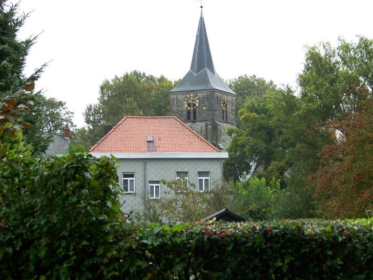 steenweg naar kerkhof en