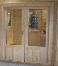 glas 4-16-4 mm overal voorzien (2) De houten deurpanelen zijn