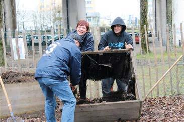 van kansengroepen. Deze laatste vereiste plaatst de sector binnen de sociale economie.