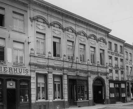 Omdat het gildehuis het aanzien van de vereniging moest weerspiegelen, werd er regelmatig geïnvesteerd in onderhoud van het gebouw en in een eigentijds interieur.