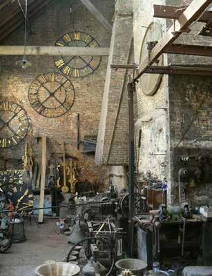 Het atelier van Torenuurwerken en Beiaarden Michiels achter in de tuin wordt nog steeds gebruikt voor speciale projecten, zoals het restaureren van oude mechanische torenuurwerken.