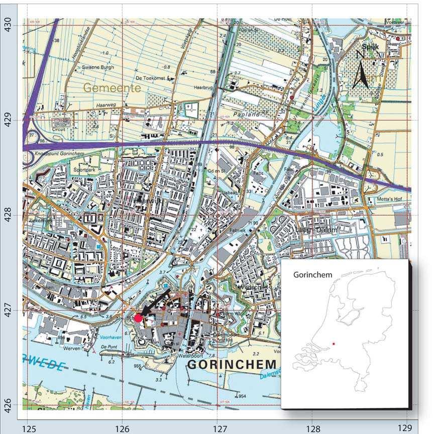 5 Afbeelding 2: De onderzoekslocatie (in rood) op de topografische kaart. Vraagstelling Het onderzoek past globaal in het onderzoek naar de stad in de middeleeuwen en de vroegmoderne tijd.