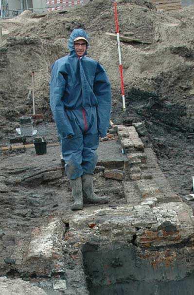 6 Methode Op de locaties 2, 3 en 4 van het Den Haan terrein is in het verleden al archeologisch onderzoek verricht. De huidige onderzoekslocatie, locatie 1, vormt de laatste fase van het onderzoek.