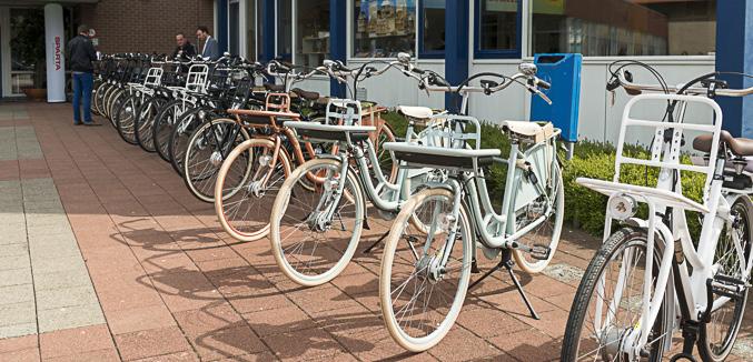 1. INLEIDING Centrale onderzoeksvraag in de pilot ByCycle vormt: in hoeverre zijn middelbare scholieren bereid met de E-bike naar school te gaan in plaats van met het openbaar vervoer?