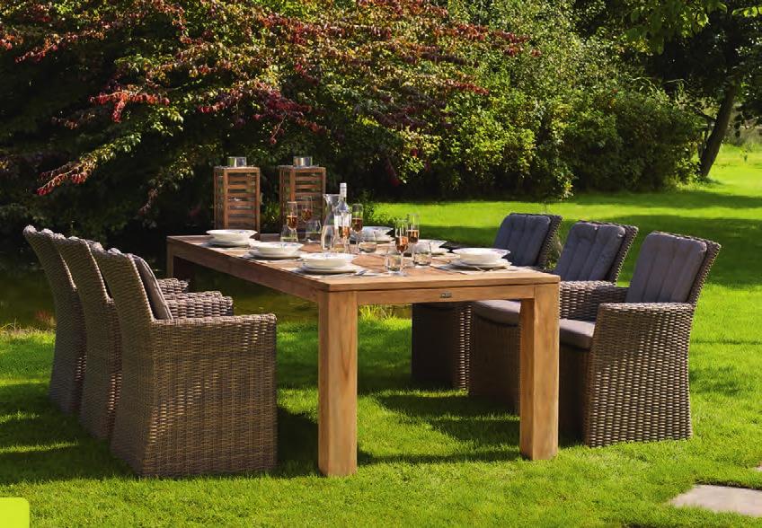 JADE dining De Jade diningset bestaat uit een Mistral tuintafel en de Jade tuinstoelen. De Mistral tuintafel is volledig vervaardigd uit teakhout en de Jade tuinstoelen zijn van wicker (vlechtwerk).