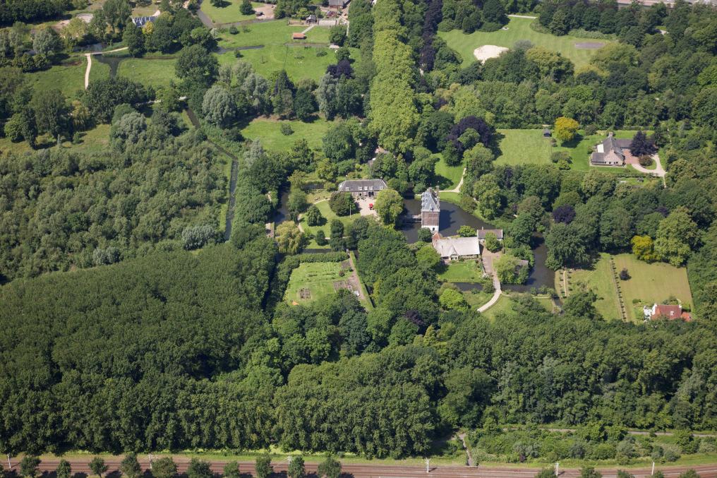 Cultuur Het huidige Park Oudegein ligt op het voormalige landgoed Oudegein. Kasteel Oudegein (1633) is het belangrijkste historische overblijfsel in het park van dit oude landgoed.
