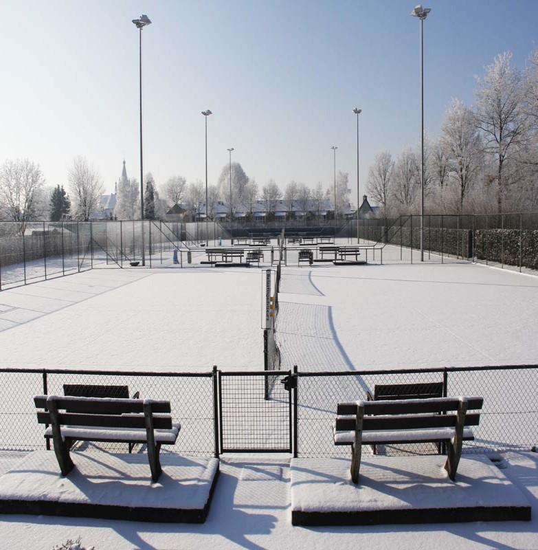 afd. tennis: Beste tennisleden, Op dit moment is het nog hartje winter dus weer om buiten te tennissen met de sneeuw en vrieskou is het nog niet.