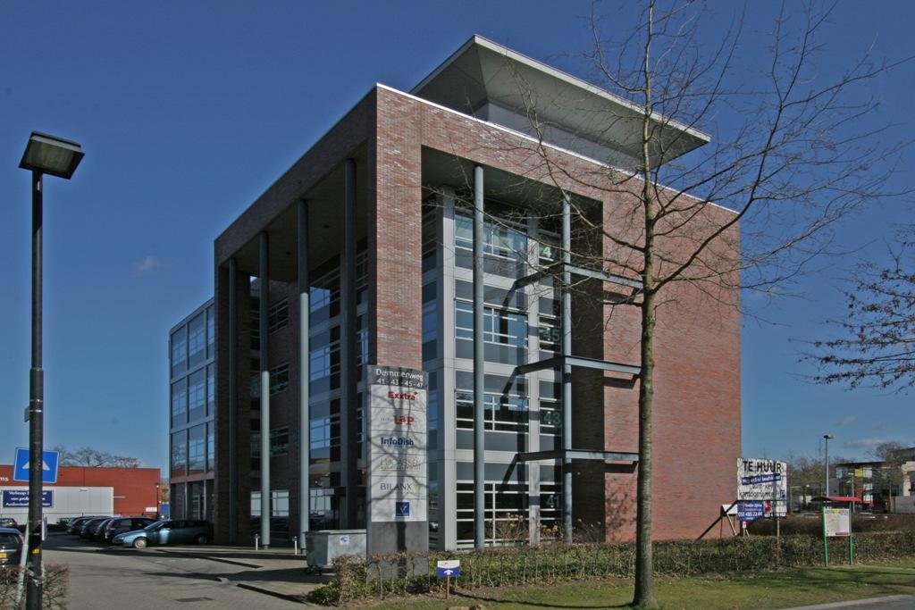 OBJECT Algemeen Te huur turn-key kantoorruimte gelegen in een onder architectuur gebouwde kantoorvilla op een uitstekende locatie op het kantorenpark Westermaat Noord, gelegen aan de Demmersweg 41-47