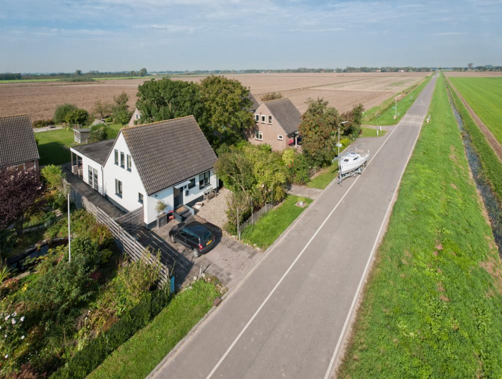 landelijke omgeving met vrij uitzicht aan de voorkant en de achterkant, twee