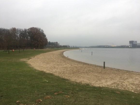 Adres Louis Jansenplein 1 Postcode 5431 BV Plaats Cuijk Ligging van de onroerende zaak De onroerende zaak is gelegen aan de noordoever van de Heeswijkse Plas te Cuijk.