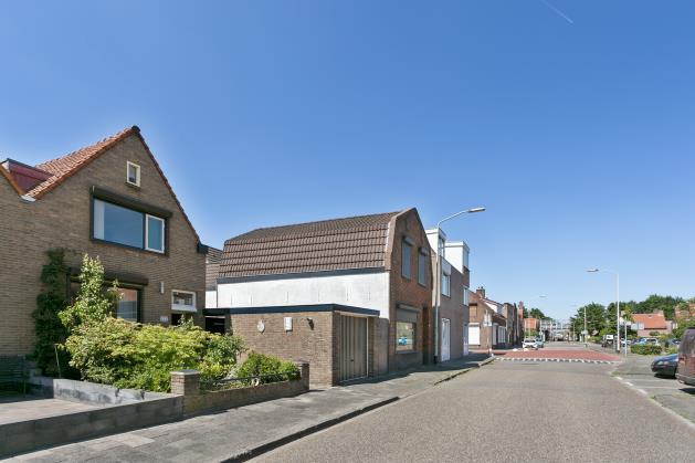 Kadastrale gegevens: Gemeente : Roosendaal en Nispen Sectie Nummer : : K 3029 Grootte : 196 m² Overige bijzonderheden: Netjes onderhouden hoekwoning met garage gelegen in een rustige straat nabij