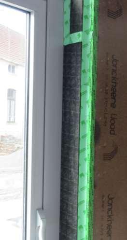 Afbeelding 106. Opbouw ter hoogte van een raam. 21 Figuur 107. Plaatsing via folie Een sectionaalpoort kan rechtstreeks op de houtskeletwand worden bevestigd (figuur 108).