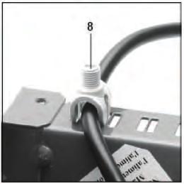 - 4 schroeven van de afdekking losschroeven om toegang te krijgen tot het elektrische gedeelte - Blindplaatje (1) via de 4 clipsverbindingen (2) verwijderen LOGON B G1Z1.
