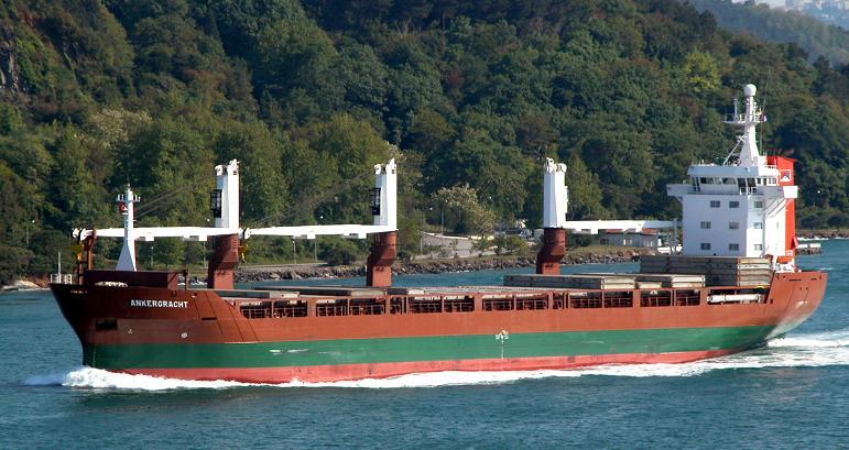 (AD, 31-5-2016, foto: AFP/nu.nl). AMURDIEP, IMO 9472036, 21-4-2008 kiel gelegd bij Rongcheng Shipbuilding Industry Co. Ltd, China onder bouwnummer RC-19, in aanbouw voor Intership Navigation Co. Ltd., vlag: Cyprus, 11-7-2009 (e) opgeleverd als AMURDIEP aan M.