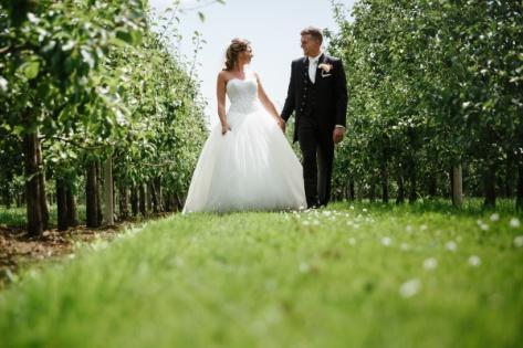 Onze romantische en trendy ambiance nodigt uit voor een liefdevolle en overtuigende JA Beleef uw huwelijksceremonie en receptie buiten in de openlucht, in een natuurlijke en landelijke omgeving Wij