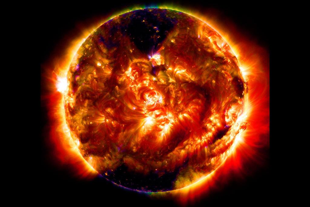 Hoofdstuk 2. De zon De zon is heel belangrijk voor ons hier op aarde. De zon zorgt voor licht en warmte. Met licht en warmte groeit alles hier op aarde. De zon is een ster en bestaat volledig uit gas.