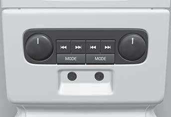 04 Comfort en rijplezier Audiosysteem Achterste bedieningspaneel met hoofdtelefoonaansluiting Voor de beste geluidsweergave adviseren wij u een hoofdtelefoon te gebruiken met een impedantie van 16 32