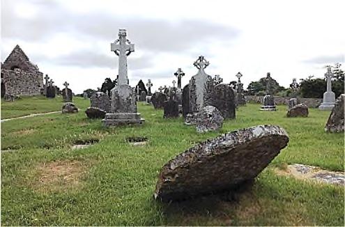 begraafplaatsen die er vaak verwaarloosd bijliggen.
