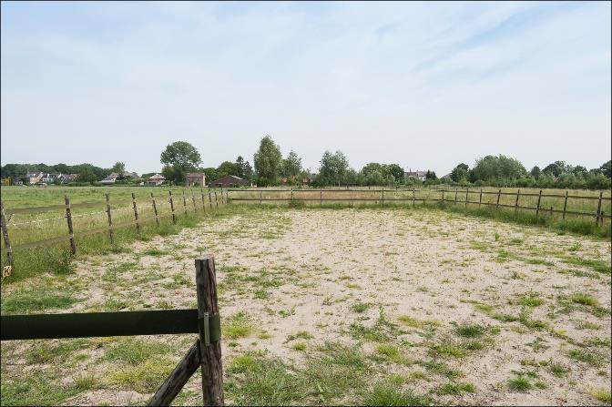 De stal is voorzien van water- en