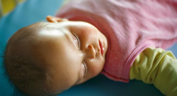 Dutjes en vredig slapen zorgen voor een gelukkige baby, ze zijn belangrijk voor de groei en ontwikkeling, en bieden jou de pauzes die je nodig hebt.
