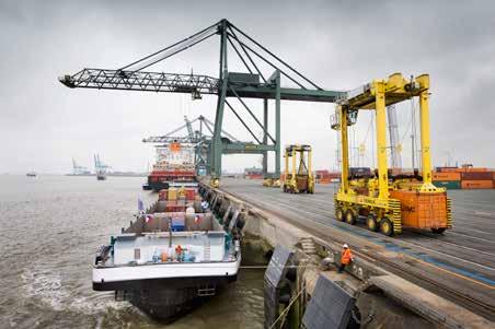 TOEGANGSPOORT TOT HET EUROPESE ACHTERLAND De haven van Antwerpen fungeert als de toegangspoort tot het Europese achterland.