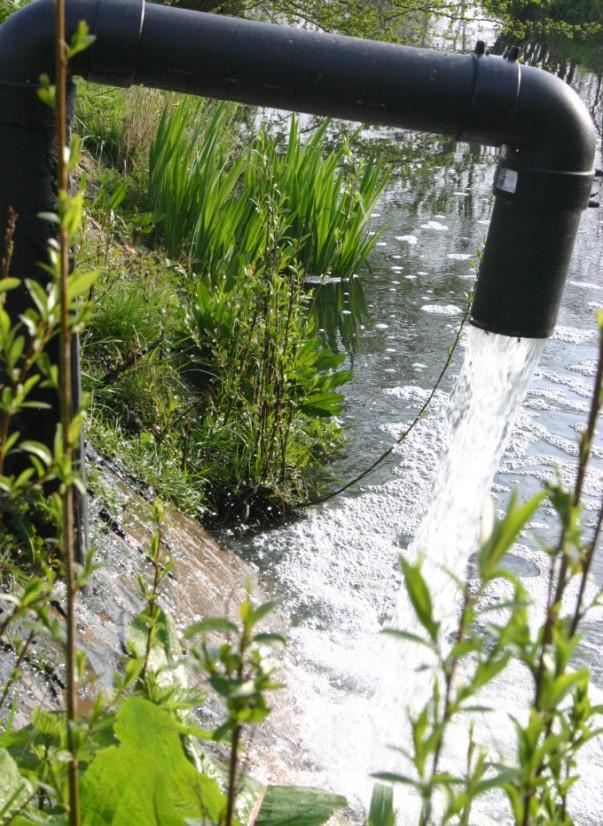 aan te sluiten onderdelen (septische put, hemelwaterput, ) - zie de afscheurbare pagina in deze folder eventueel foto s van de private waterafvoer (het controleren gebeurt merkelijk vlotter als