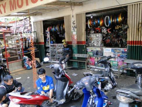 Sindsdien werkt het Tonjong team er hard aan om deze status waar te blijven maken. Zoals gepland werd een (nieuwe) tweede locatie van de Teratai Motor Repair- en Showroom in Bogor geopend.