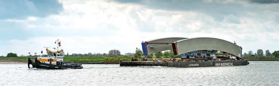 Op 16 april kwamen de eerste brugdelen in Utrecht aan.