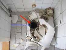 Bron 10, Afvoerbuis Monsternummer Conform M5 Locatie Toilet en berging Verdieping Kruipruimte Betreft Asbesthoudend