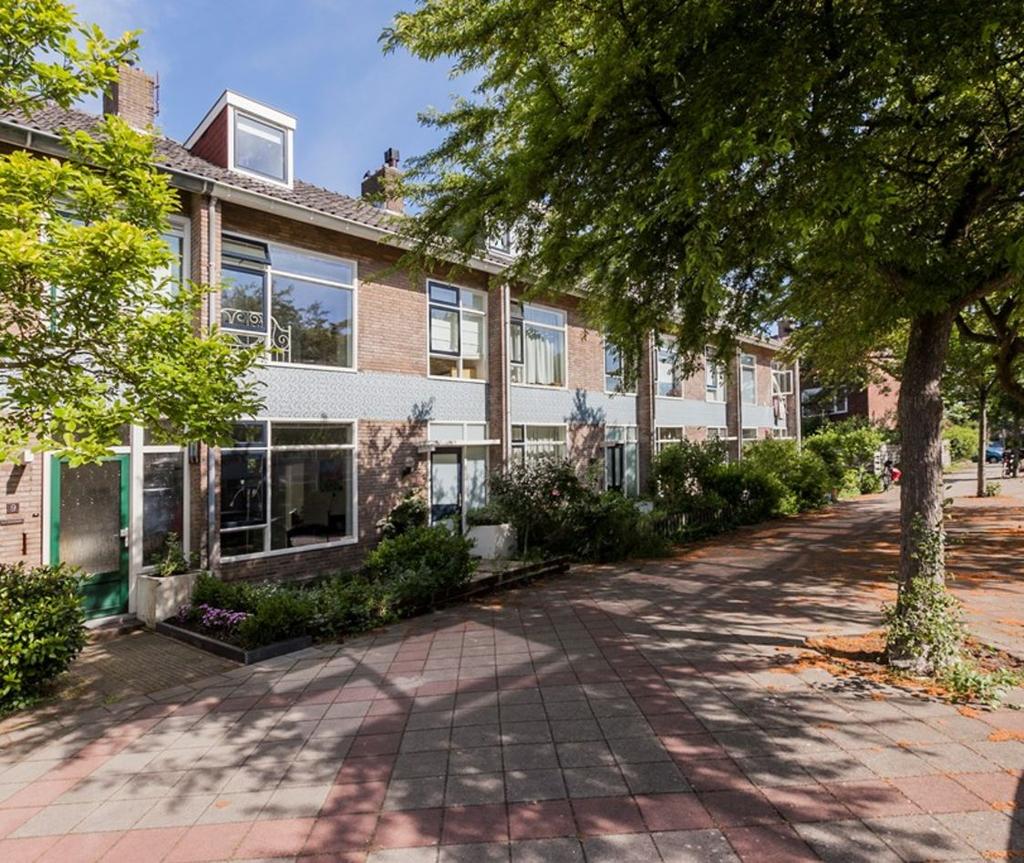 Samen met de eigenaar van de woning hebben wij deze brochure zorgvuldig voor u samengesteld, zodat u zich uitgebreid kunt verdiepen in alle mogelijkheden die de woning biedt. Is er voldoende ruimte?