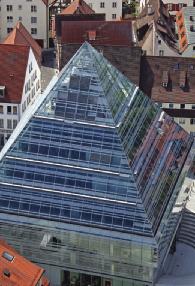 Sunergy Azur Bibliotheek van Ulm, Duitsland Architect: Gottfried Böhm ArchiEurope Bau München Prijs 2005 BLACKPEARL is de perfecte oplossing voor borstweringen waar Sunergy als buitenste glasblad