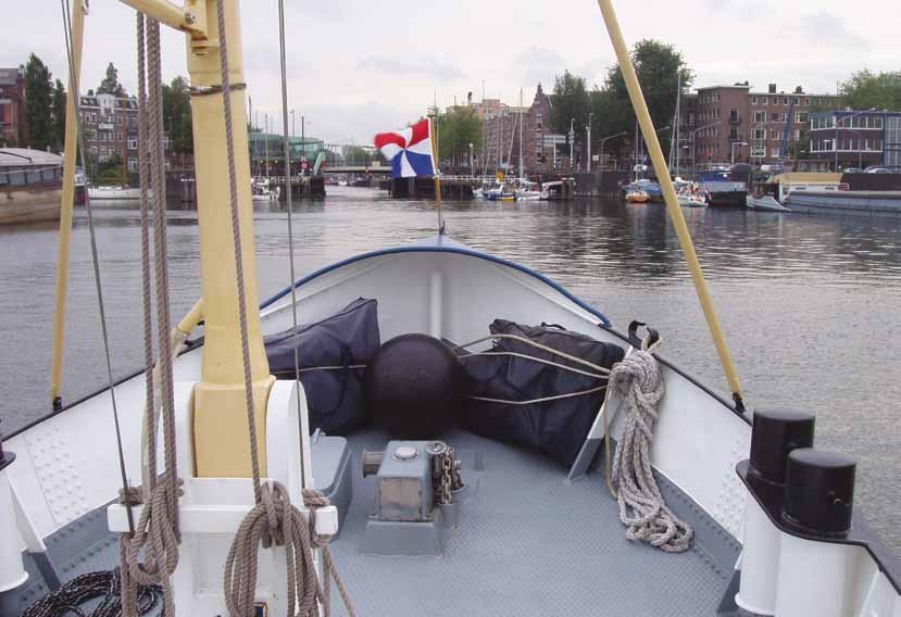 Foto: Hanneke de Boer 4 Doorvaart door Amsterdam De doorvaart door de stad Amsterdam is een belevenis op zich. Het is een deeltraject van de Grote Staande Mast Route.