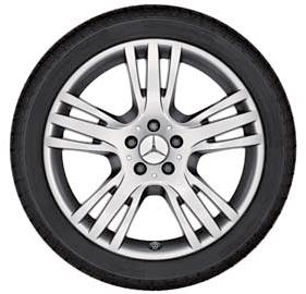 velg 50,8 cm (20 inch), afwerking: titaanzilver Velg: 8,5 J x 20 ET 45 band: 235/45 R20 2) A204 401 2402 9765 607,25 Velg: 9,5 J x 20 ET 57 band: 255/40 R20 2) A204 401 2502 9765 631,83 9 Zevenspaaks