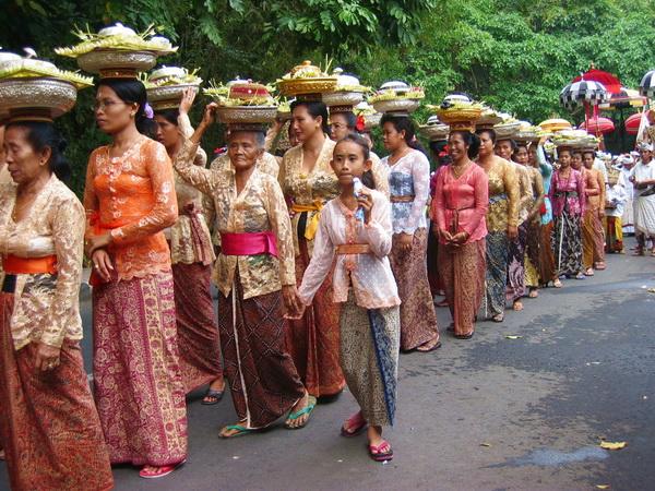 regenwoud. Een volgende bijzondere plek waar we stoppen is de Balinese tempel Ulun Danu Bratan.