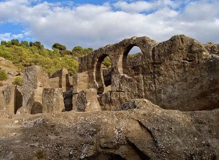 bergformaties - Ontdek de ruïnes van Bobastro, een millennium oude