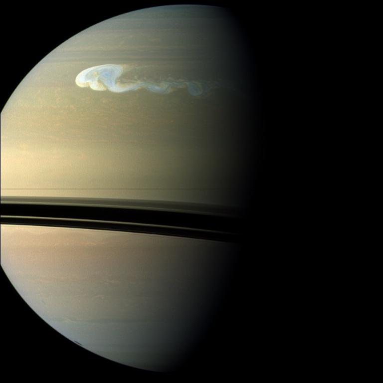 Saturnus Saturnus Vergelijkbare structuur als Jupiter, maar 2x hogere windsnelheid langs evenaar Gordels & zones niet zo mooi