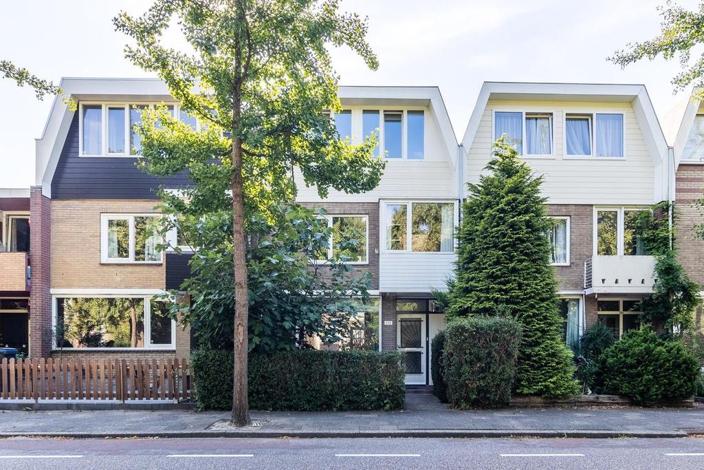 Ruime woning met veel luxe en comfort en een zonnige tuin op het westen!