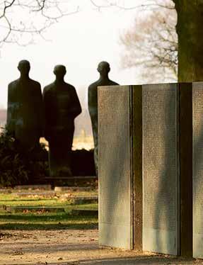 Toegang: vrij Duur: 30 minuten Het Deutscher Soldatenfriedhof in Langemark, ook gekend als Studentenfriedhof, straalt de kracht van eenvoud uit.