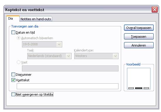 Je kunt nu aangeven wat je op de dia wilt weergeven: datum en tijd, dianummer en voettekst. Klik op het vakje voor Voettekst In de witte balk kun je de tekst typen die in de voettekst moet komen.