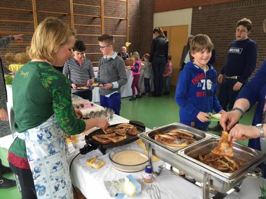 Donderdagmiddag hebben de leerlingen en leerkrachten deelgenomen aan de Paaslunch.