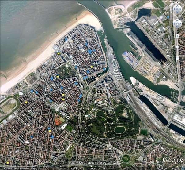 Fig. 2: Locatie van de gemelde broedplaatsen (blauwe ballonen) en afvaloverlast (gele vierkanten) in 2008 in Oostende.