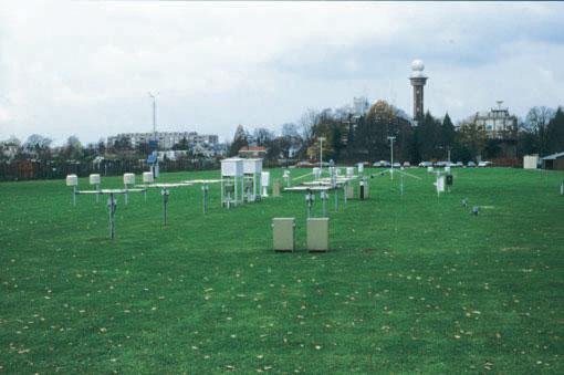 Pagina 35 06260 De Bilt Positie: Terreinhoogte t.o.v. NAP: Metingen: Karakteristiek omgeving: Grondsoort: Hoogte barometer t.o.v. NAP: Hoogte windmeetmast: 52 06' N.B. 05 11' O.L.