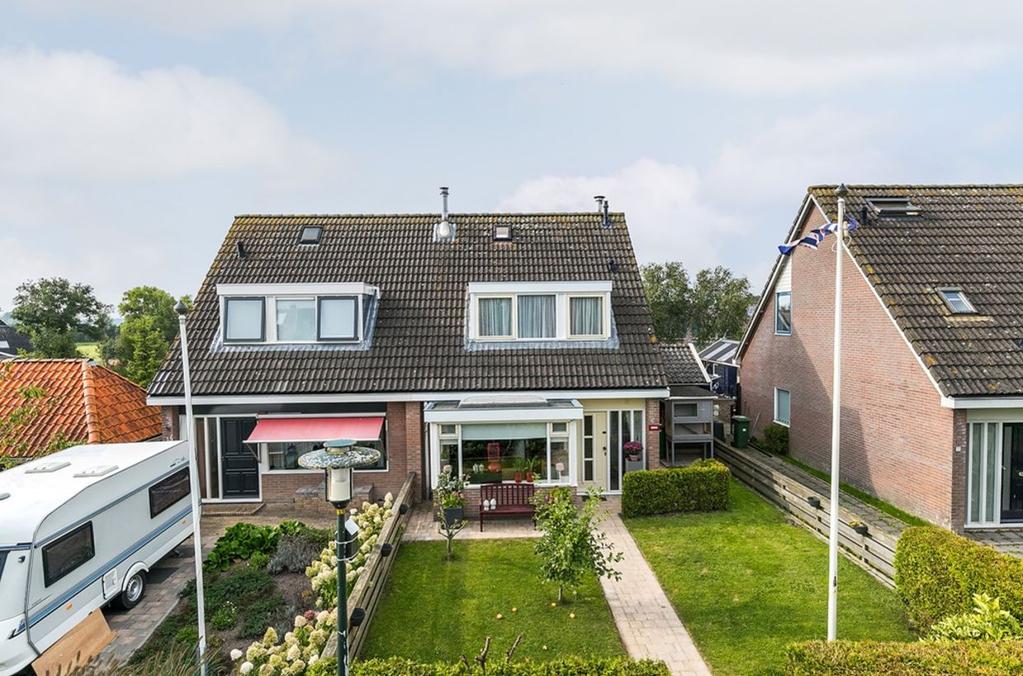 Ligging en indeling Tuin Tuin met ruime garage en overkapping. Bijzonderheden Oostrum (Fries: Eastrum) is een dorpje in de gemeente Dongeradeel, Friesland.