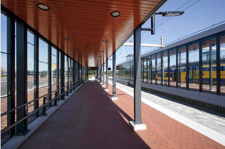 COINS-Lab / Module 2 / Oefening 2 Deelnemers instructie Aanwijzingen voor het uitwerken van de casus De situatie: Station Utrecht Lunetten wordt aangepast en verbouwd tot een station met een