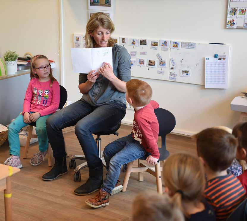 Leidsterstoelen Voor de leidsters heeft Schilte genormeerde stoelen in het assortiment. Er zijn diverse modellen leverbaar.