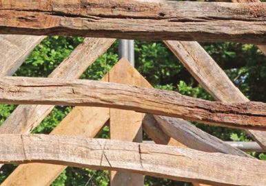Telmerken werd altijd aangebracht op het vlak van het hout waarop alle maten en verbindingen werden afgetekend. We noemen dat de constructiezijde.